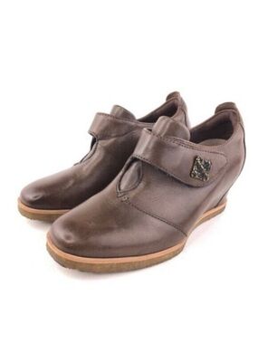 Earth Women’s Brown Leather Wedges